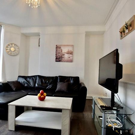 Villa Come On In Pontypridd Exterior foto