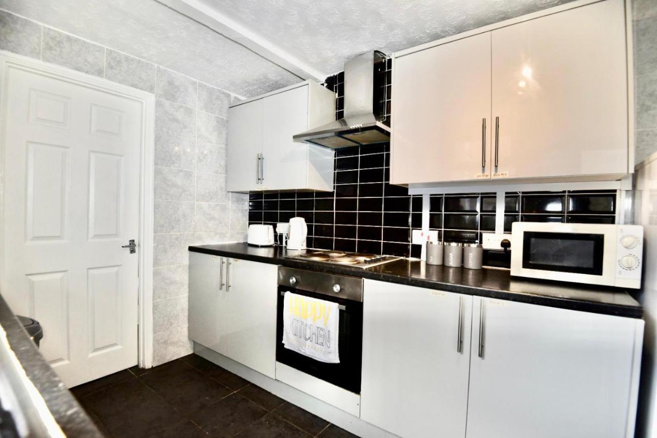Villa Come On In Pontypridd Exterior foto