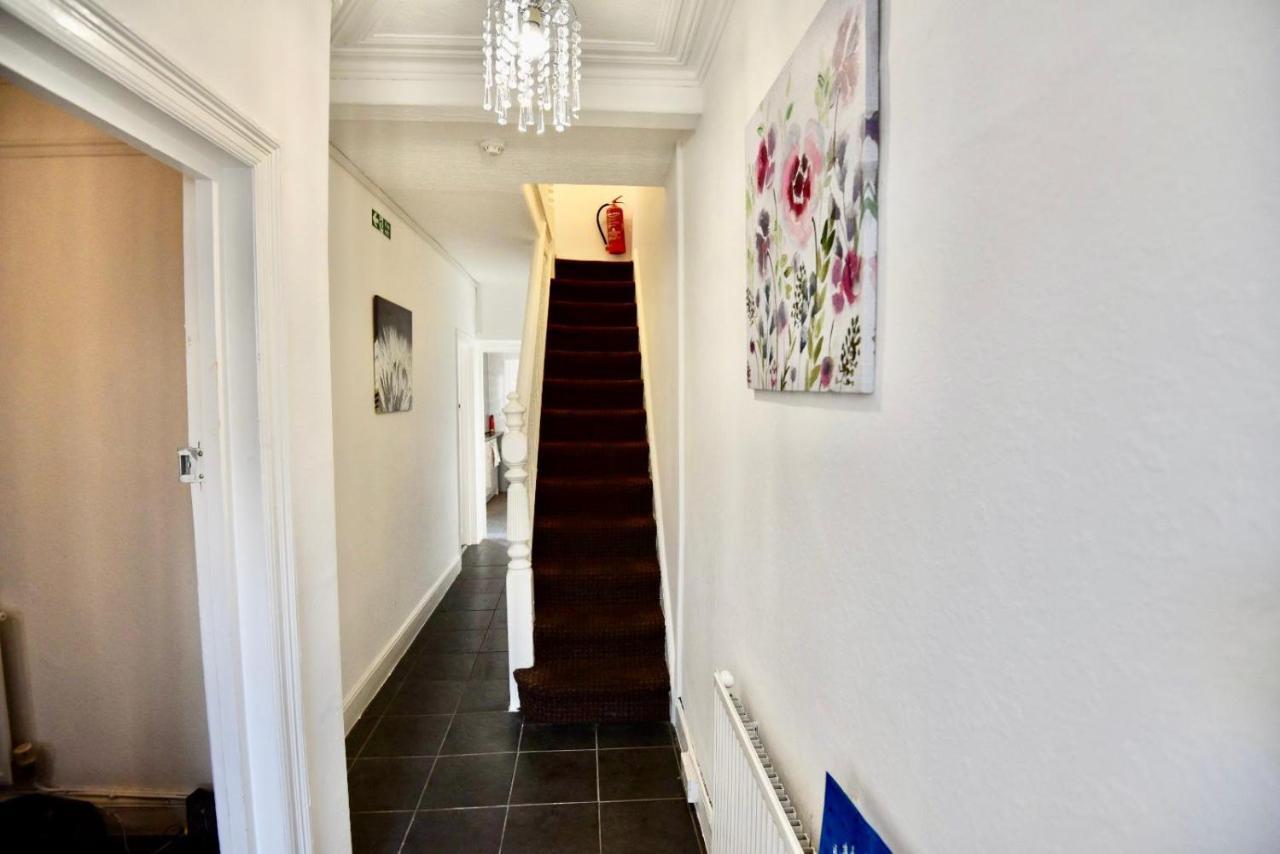 Villa Come On In Pontypridd Exterior foto